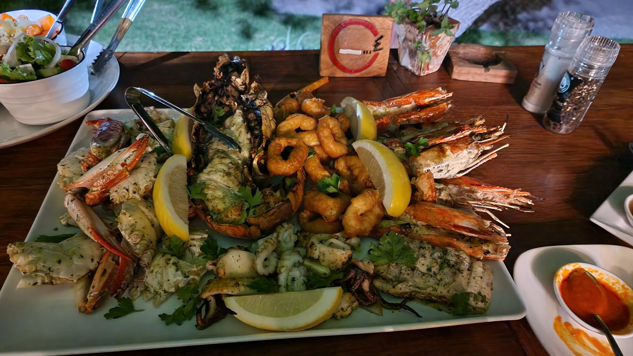 A platter of grilled crab, prawns, calamari and fish at Residencial Duma